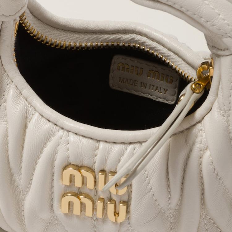 MIU MIU Wander Series Matelassé Metall-Buchstaben-Logo Reißverschluss Abnehmbarer verstellbarer Schultergurt Hobo-Tasche Damen Handtaschen Weiß 5NR019-2FPP-F0009