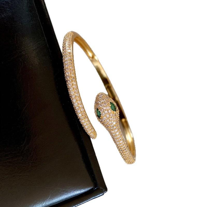 Elegant Zircon Bamboo Crossover Clasp Bracelet - Luxurious & Trendy Hand Jewelry for Women