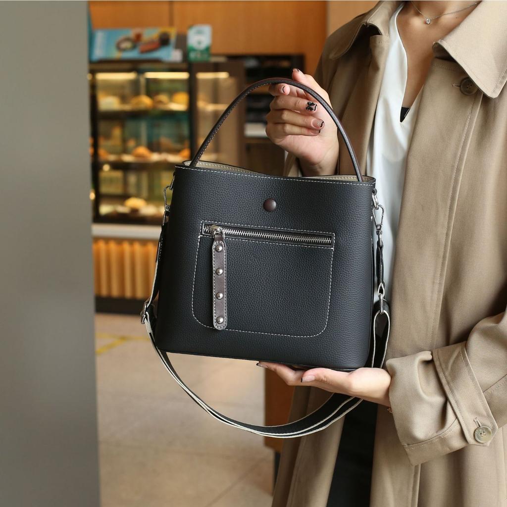 Cowhide Women's Bags, One-shoulder Crossbody Women's Bags, Fashionable Large-capacity Bucket Bags, Large-capacity Soft Leather.