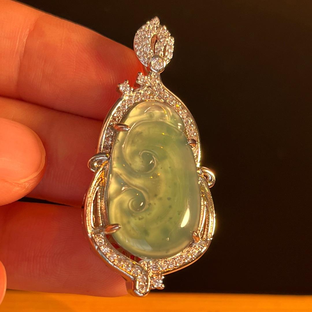 

Natural Jadeite Ruyi Pendant, Real Shot.