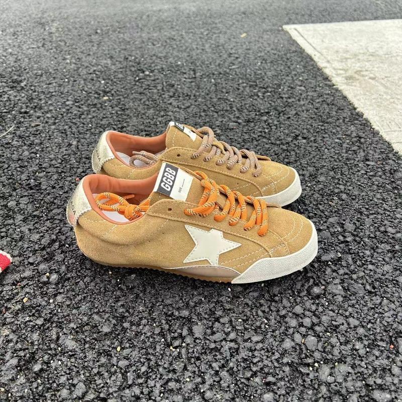 

Новые кожаные маленькие грязные туфли женские с внутренней высотой увеличивают звезды грязные туфли старые кеды женский тренд 35 верблюд