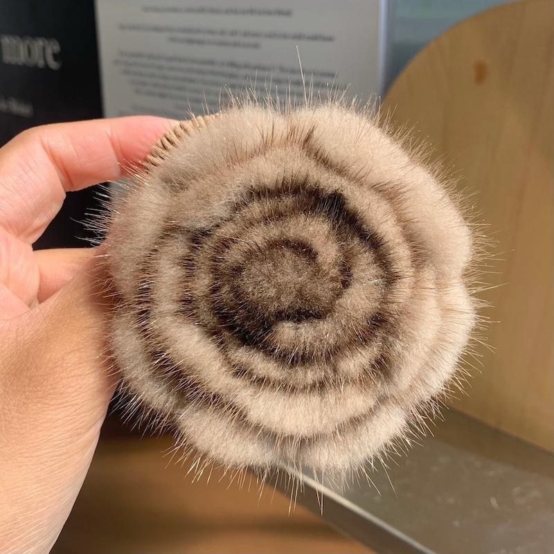 Echte Nerzpelz Blumenbrosche Damen Einfache Mode Hochwertige Pullover-Anstecknadel Accessoires Kleidung Schal Dekoratives Zubehör