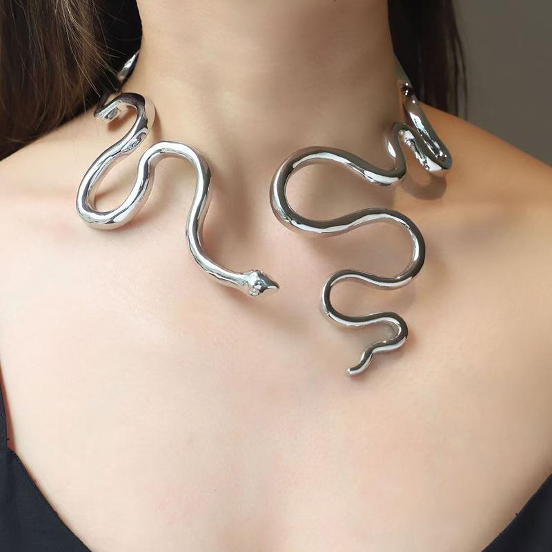 

Tooxika Fashion Personality Irregular Twisted Snake Open Collar Unique Temperament Spring Necklace For Women
