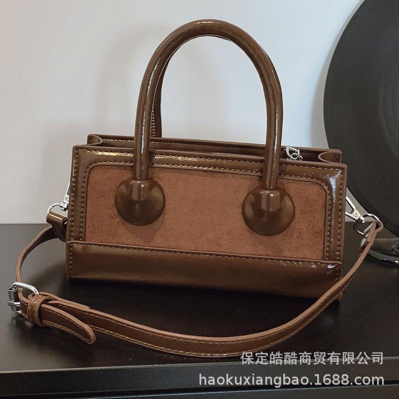 Go out handbag women's 2025 new high-end retro suede shoulder bag commuter messenger small square bag