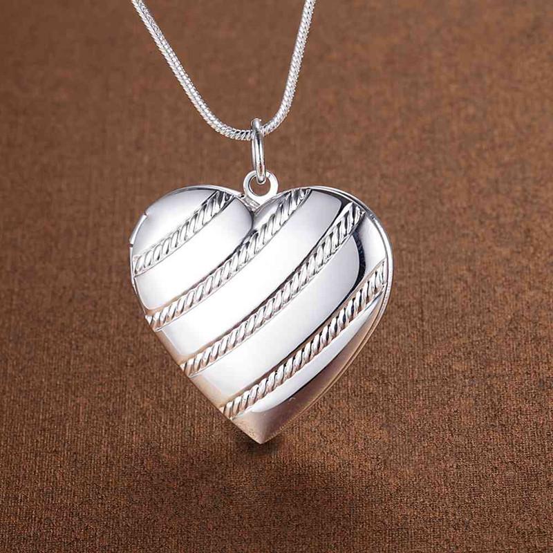 Silver-Plated Heart-Shaped Photo Frame Necklace with European and American Design