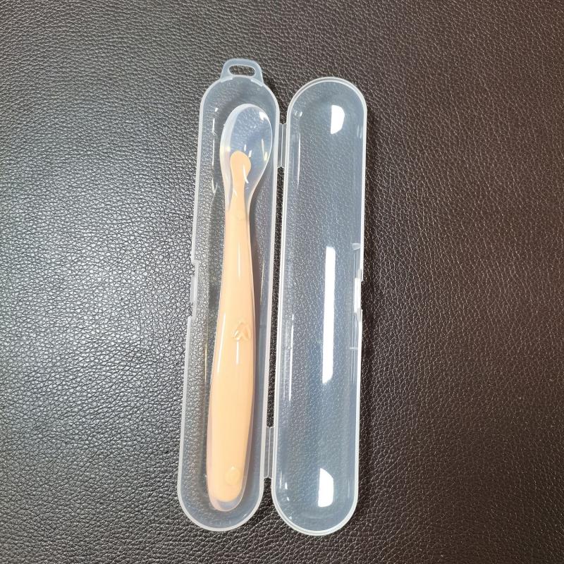 

Silicone World Baby Silicone Spoon Children Complementary Food Soft Spoon Training Spoon Feeding Tableware With Storage Box 1PC помаранчевий