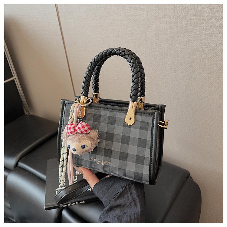 

Популярная маленькая сумка женская летняя новая универсальная клетчатая сумка-мессенджер портативная маленькая квадратная сумка чёрный