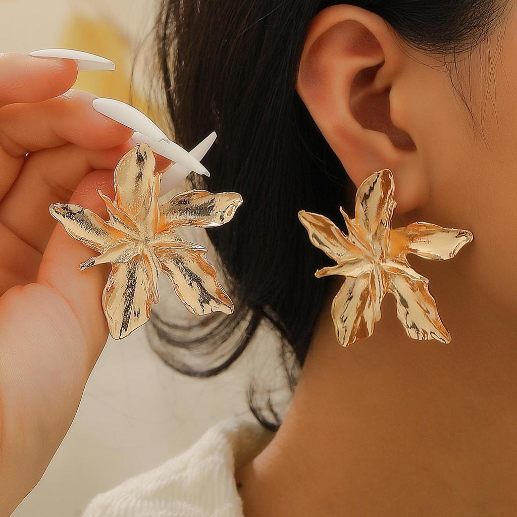Retro Exaggerated Luxury Alloy Irregular Flower Earrings For Women