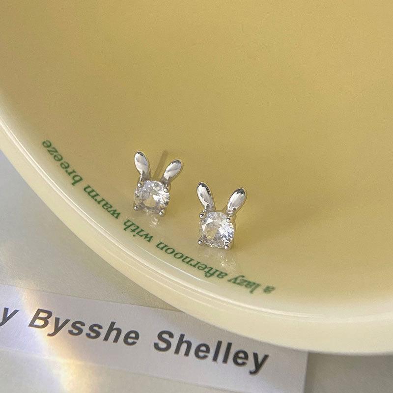 Everyday Versatile Rabbit Earrings Are Small for Your Girlfriend