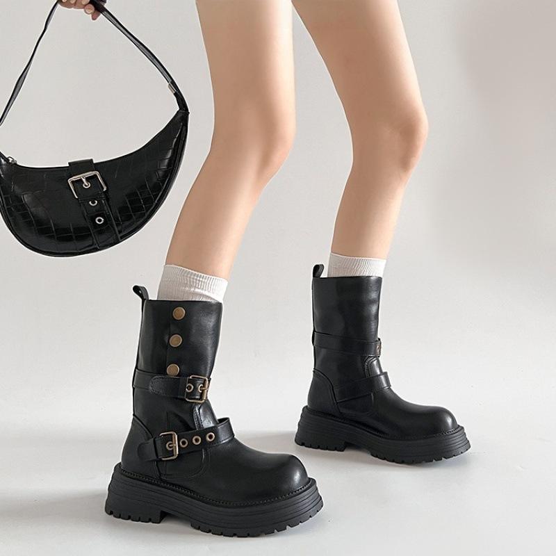 Retro-Style Maillard-Martin-Stiefel in Braun, Damenmodell Herbst/Winter 2025, zwei Tragevarianten, mittelhoher Schaft mit dicker Sohle.