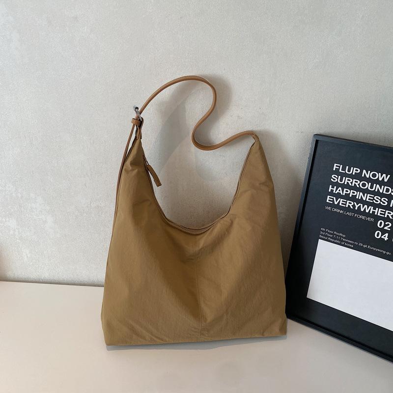 2025 Spring New Foreign Style Fashion Trend Large Capacity Bag Casual Niche Women Texture Shoulder Tote Bag