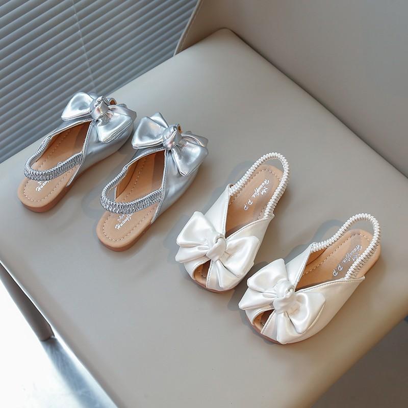 New Summer Girl’s Sandals Peep Toe Elastic Band Sliver Beige Kids Sliders Bowknot Graceful Flexiable Trendy Children Shoes Flat