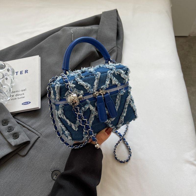 

Нишевая ретро мода синий деним женская сумка 2025 ранняя весна новая премиальная универсальная сумка-мессенджер на плечо для通勤 темно-синий