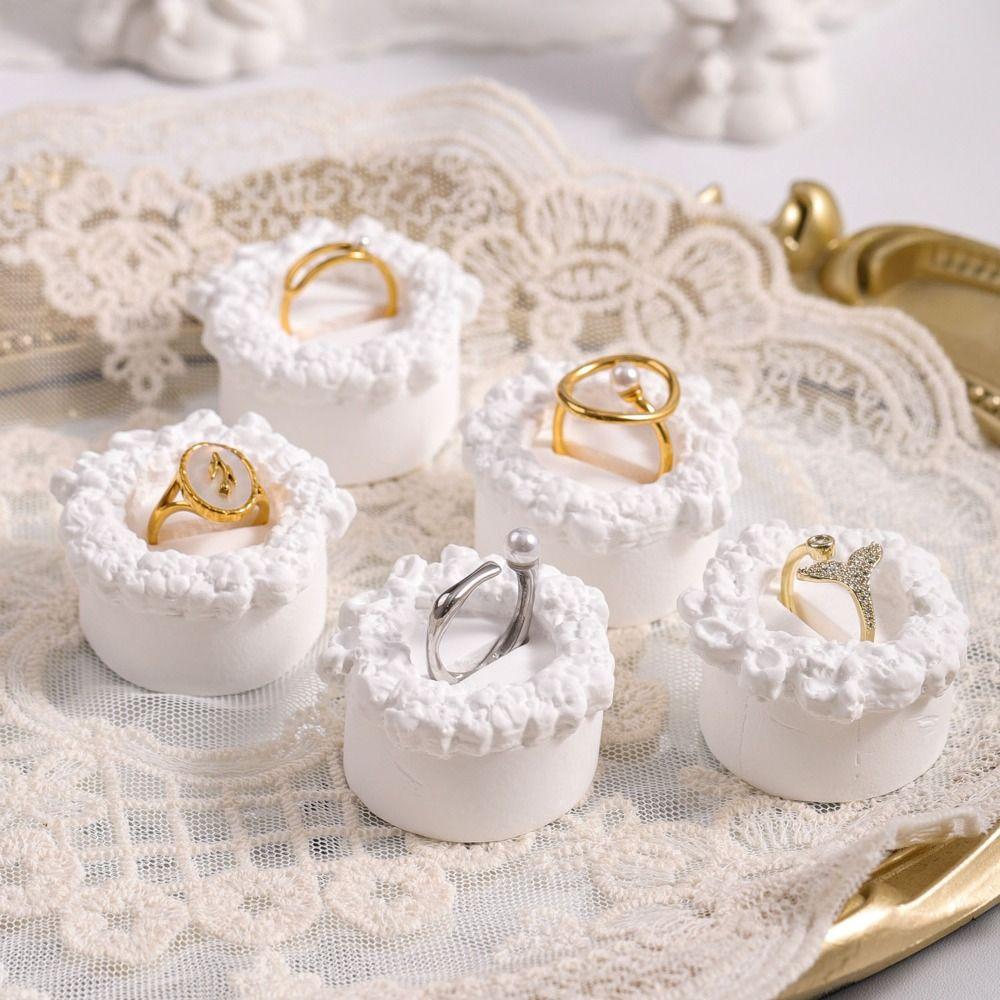 Vintage Cake Shape Ring Stand White Gypsum Ring Display Rack Plaster Ring Holder Photo Props