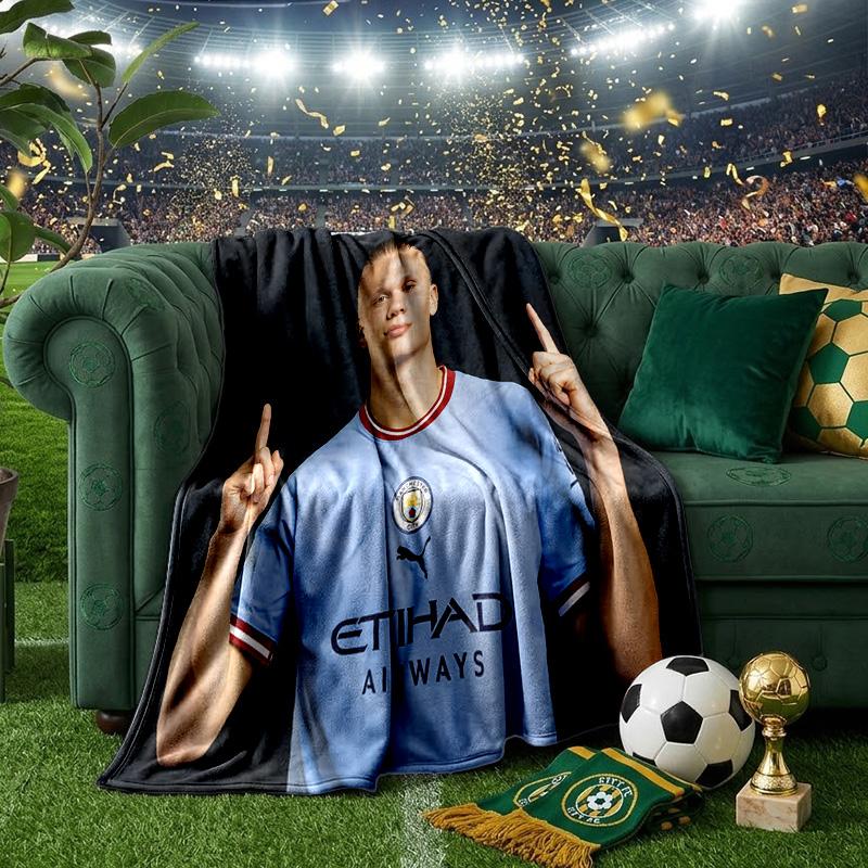 Haaland Player Pose Throws Blanket Flannel Blankets Plush for Couch Bed Gifts for Men Women Travel picnic blanket Christmas fan gifts