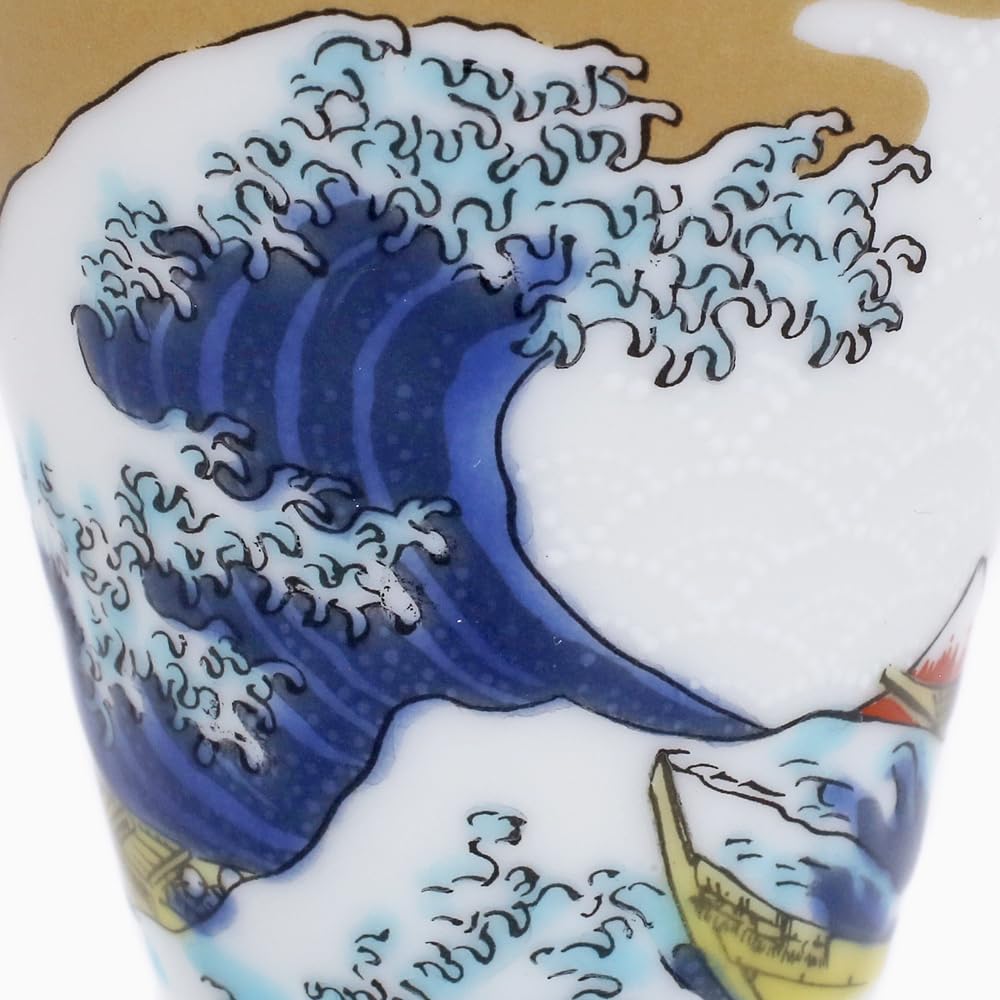 Kutani a traditional craft of the Hokuriku This sake cup features a wave design by and can also be used as a sake bottle or accessory a stylish and