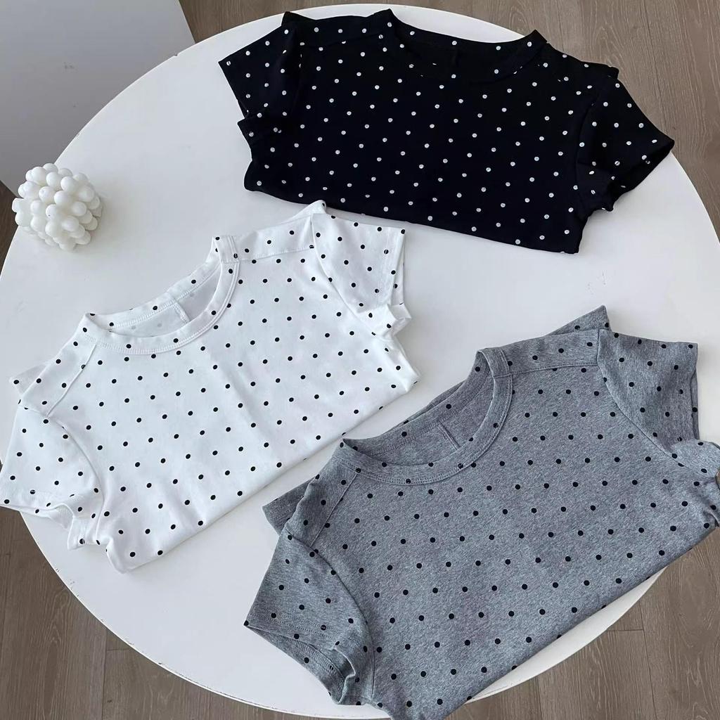 Dámské šedé tričko s krátkým rukávem a puntíky - Nový letní styl 2025