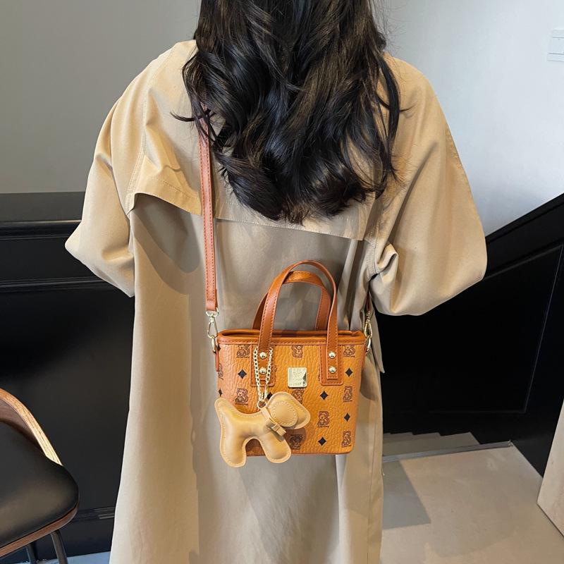 Ieșind geantă mică pentru femei 2025 nouă la modă populară de înaltă calitate geantă de umăr navetistă messenger geantă găleată