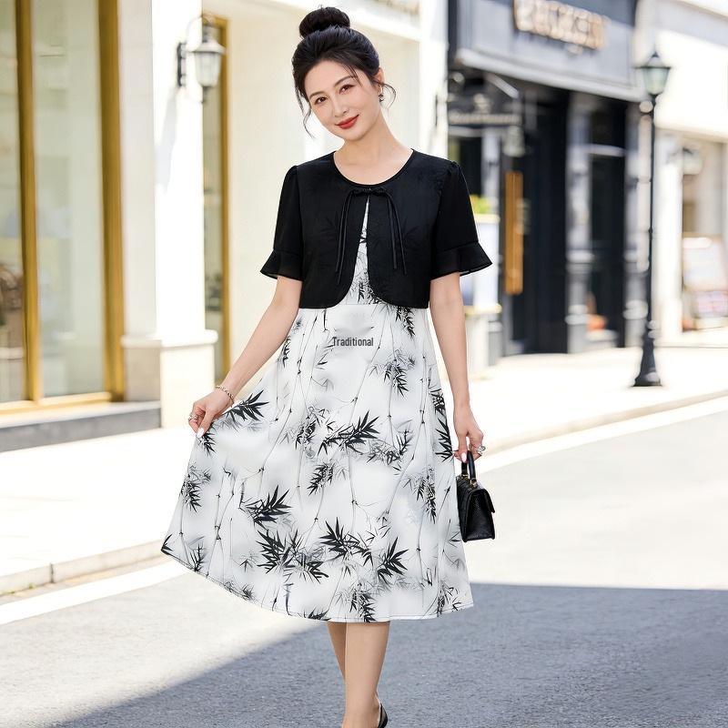 

Elegant Summer Dress: 2026 New Style for Middle-Aged Women - Dignified, Short-Sleeved Chinese Design 5XL [141-150 lbs] чорний