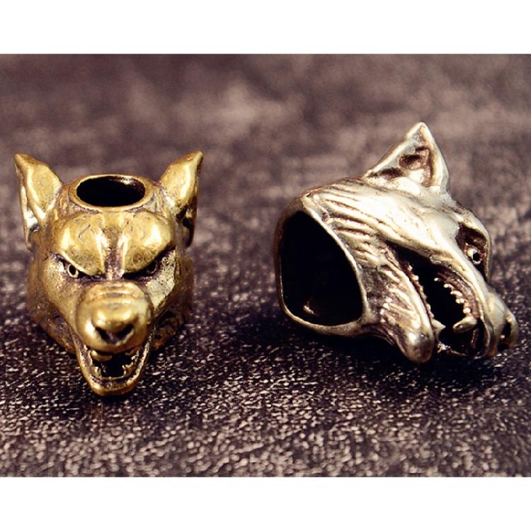 Paracord Pendant Brass Wolf Head Adornment for Adventure Seekers Keychain Charm Unique Backpack Hanging Ornament