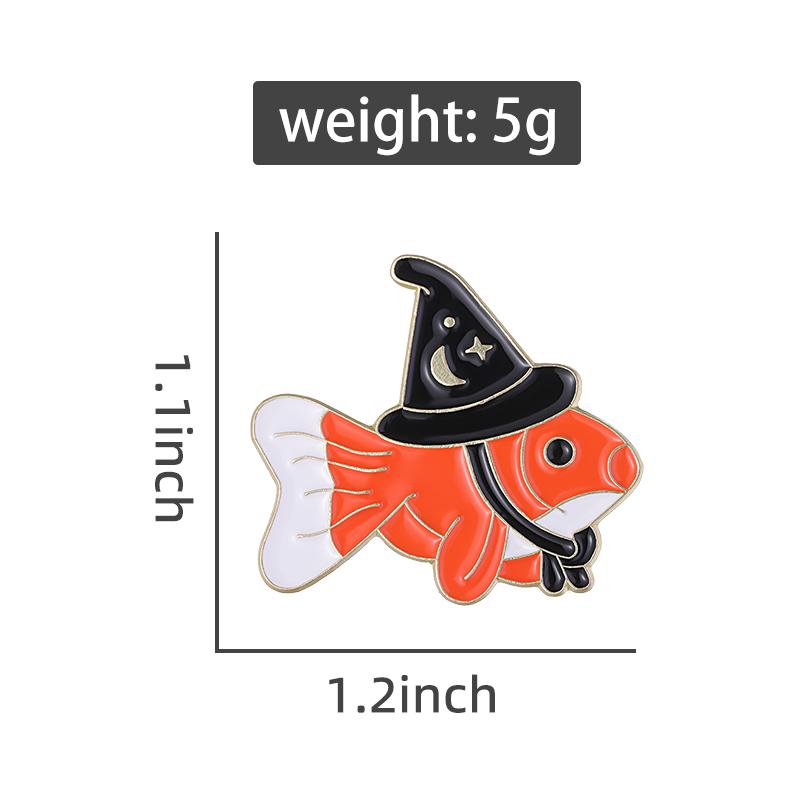 Pin's Émaillés Poisson Rouge Personnalisés Broches Chapeau de Sorcière Col de Chemise Revers Badges Mignons Drôles Animal Sorcier Bijoux Cadeau pour Enfants Amis