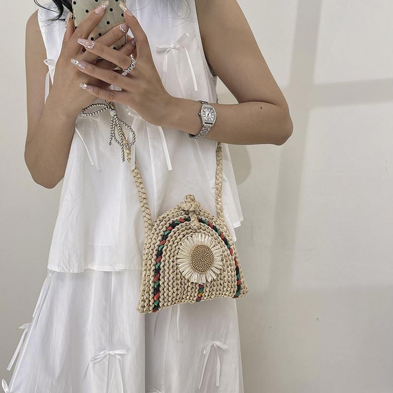 Fashionable Woven Shell Crossbody Bag Chic And Stylish Accessory For Everyday Use