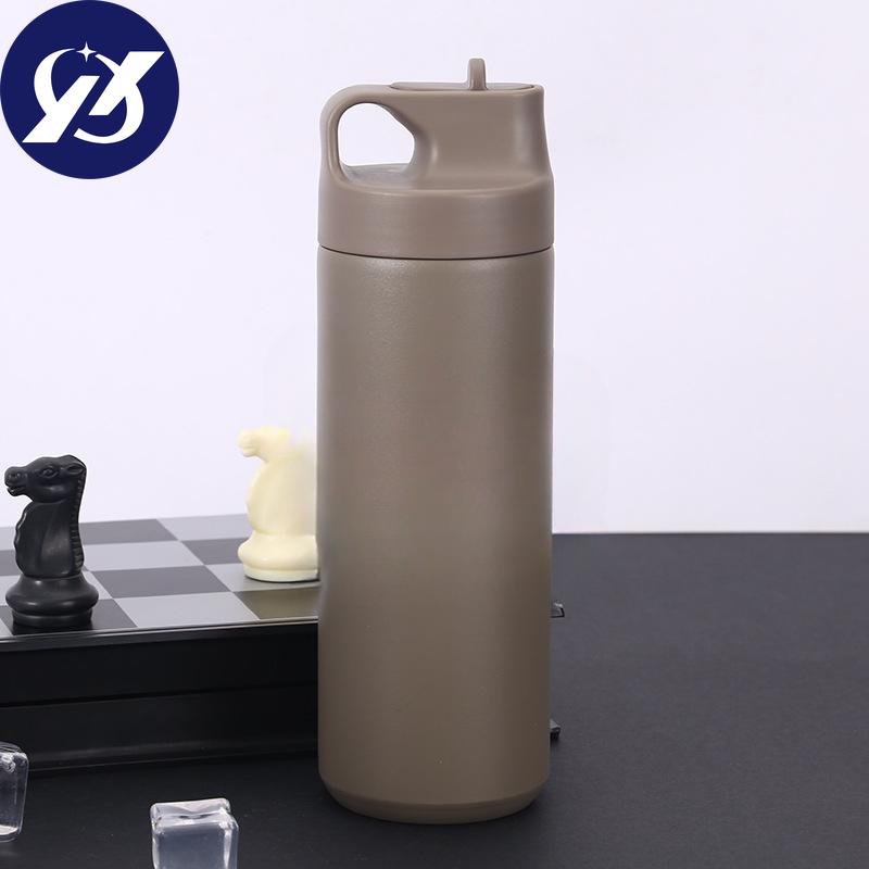 Velkokapacitní hrnek z nerezové oceli 304, venkovní sportovní konvice pro muže a ženy, přenosné vysoce hodnotné kelímky na vodu s brčky.