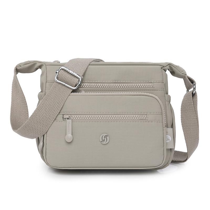 Китайская женская сумка новая однотонная легкая нейлоновая сумка маленькая квадратная сумка среднего возраста нишевая одноплечевая сумка через плечо женская серый 2690₽