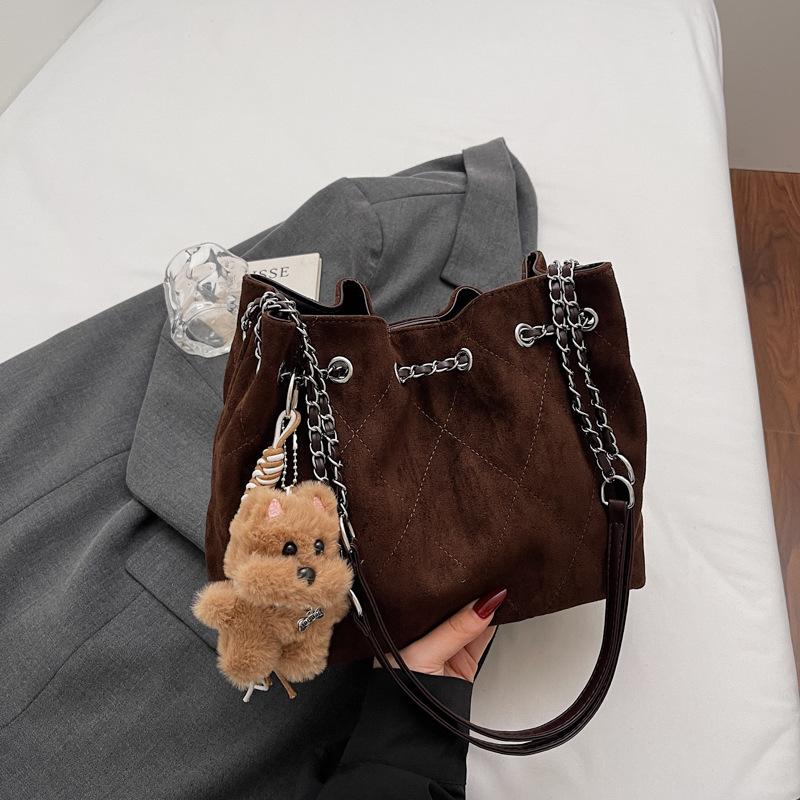 

Retro high-value chain bag, women s bag, new suede bucket bag, large-capacity shoulder bag, women s bag.