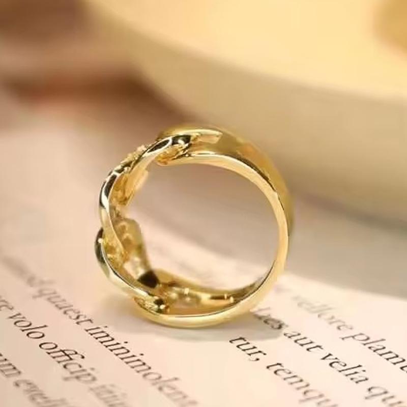 Huitan Trendy Luxury Chain Shape Ring Lady Gold Color Finger Accessories with Brilliant Zirconia Fashion Gorgeous Modern