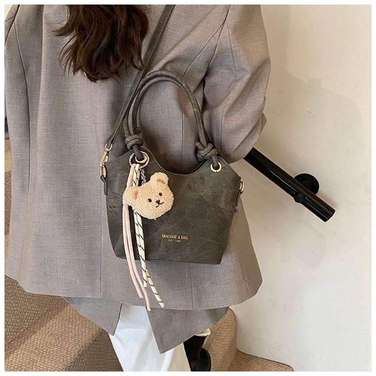 New Bag Women's 2025 Popular Bucket Bag Spring and Summer Niche Design Shoulder Messenger Bag High-end Handbag