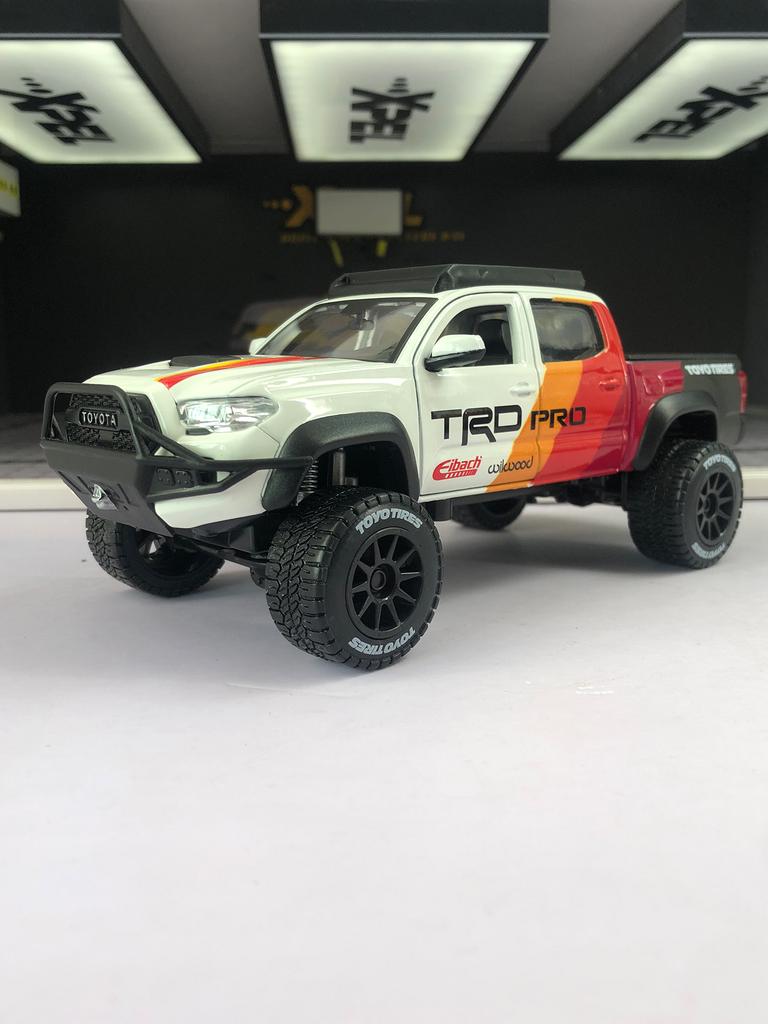 Maisto 1:27 2023 Toyota Tacoma TRD PRO car model, zinc alloy metal decoration, collectible gift car