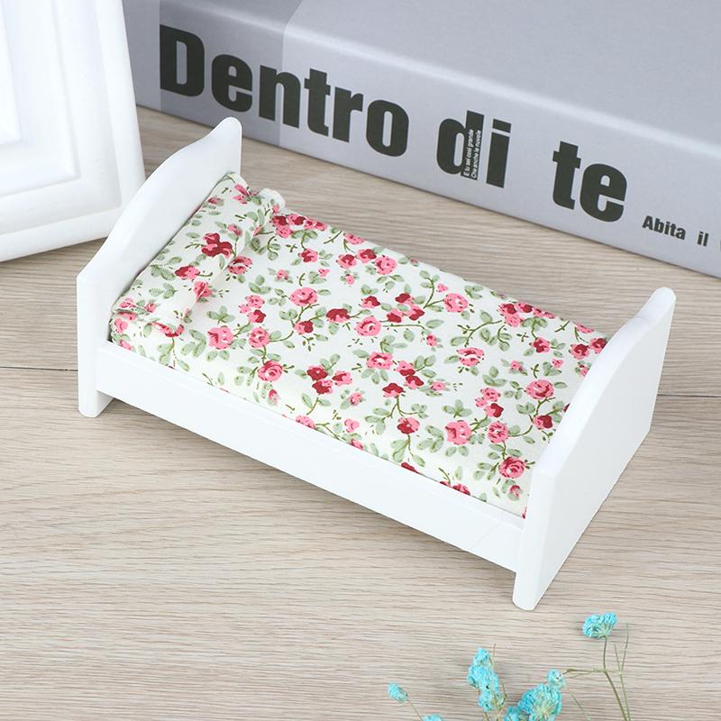 1/12 Casa delle Bambole Miniatura Letto in Legno con Cuscino Mobili Camera da Letto Casa delle Bambole