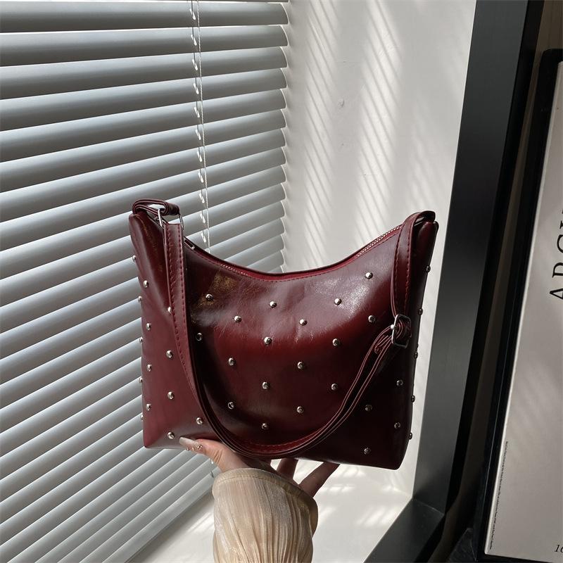 Stylish and simple rivet underarm bag women's new versatile dumpling bag high-end retro messenger bag