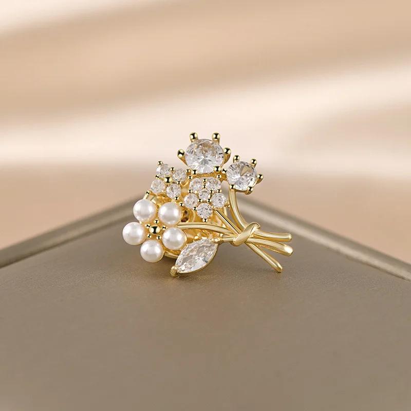 Mini Cute Opal Clover Flower Brooches for Women CZ Crystal Rhinestone Flower Lapel Pin Clothing Kawaii Korean Jewelry