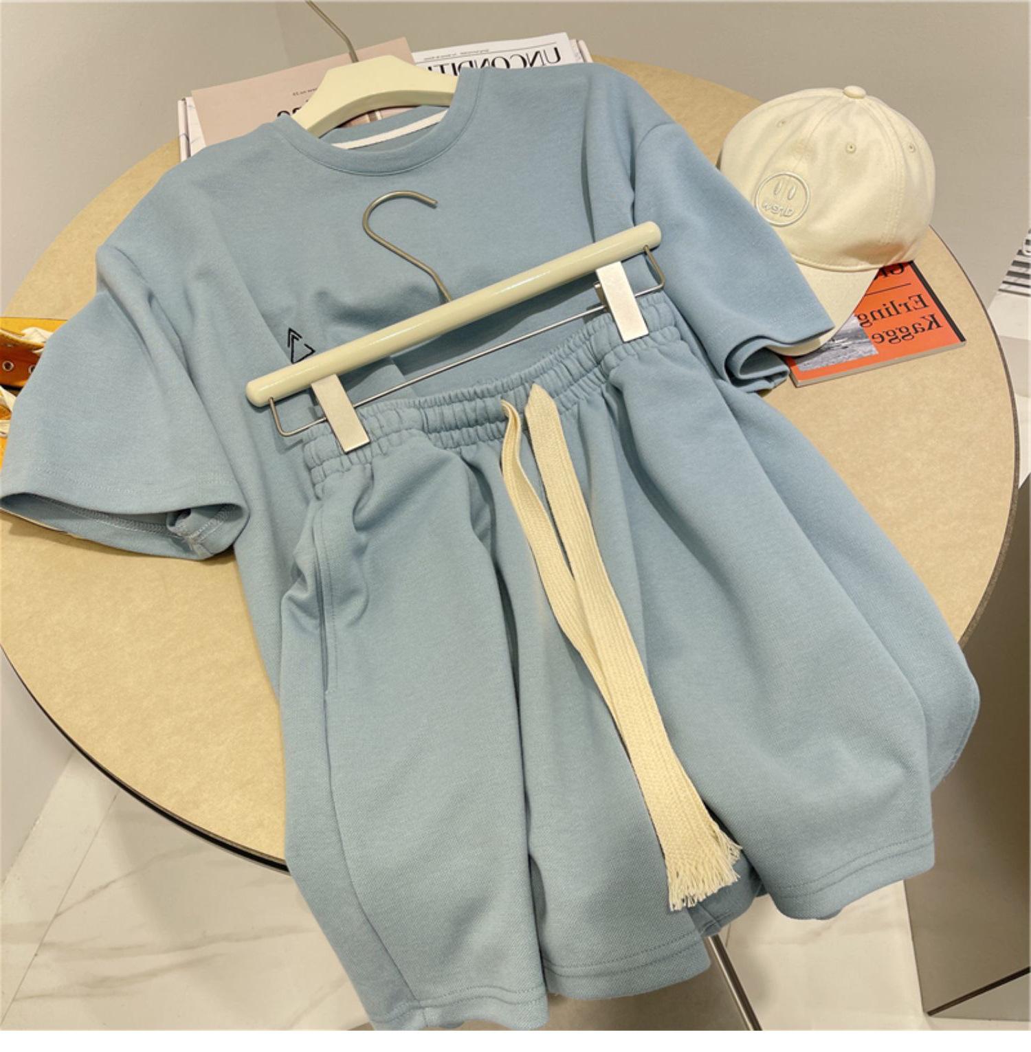 

Женский повседневный летний комплект с вышивкой: Свободная футболка с коротким рукавом и широкие шорты