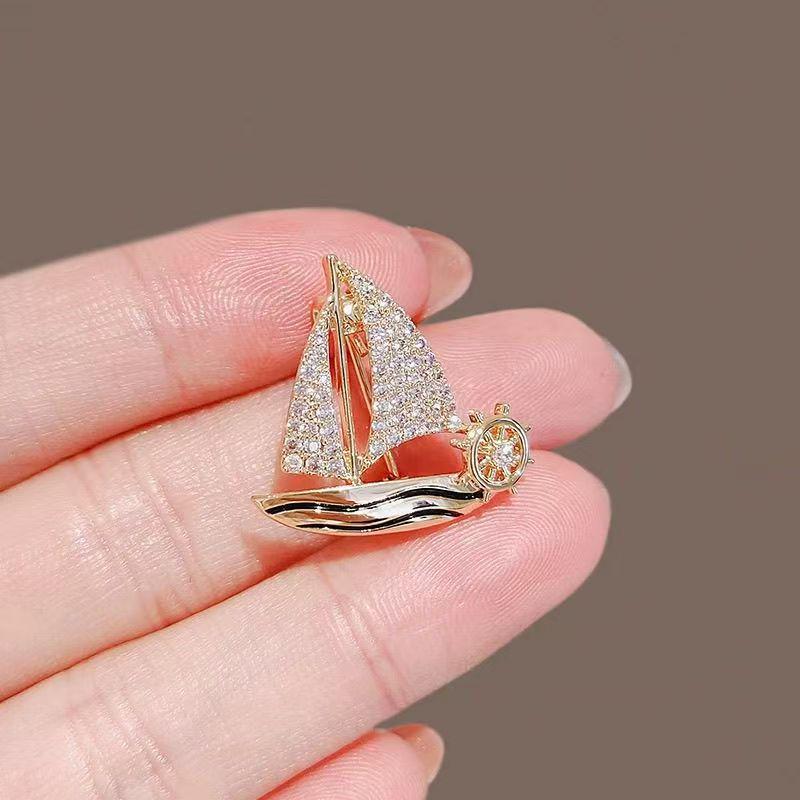 

Elegant Sailing Boat Brooch: High-End Versatile Pin for Suits, Coats, and Corsages