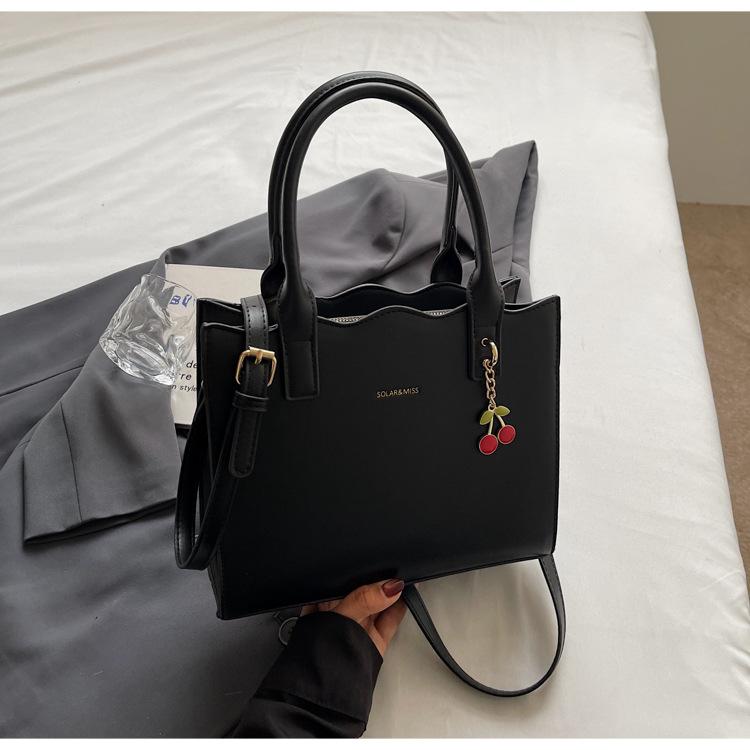 Red wedding bag women s 2025 new portable bridal bag texture mother bag foreign style elegant shoulder messenger bag