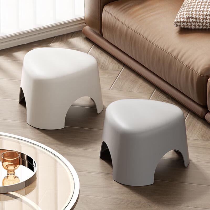 Weimu Ke Triangular Geometric Stool