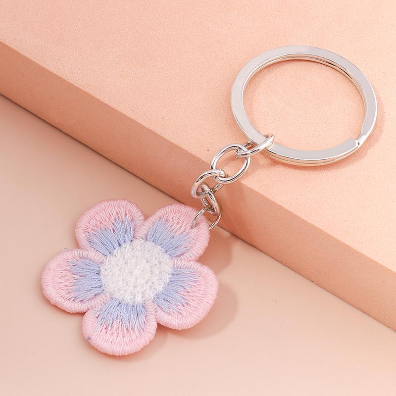 New Handmade Knitted Flower Keychain Crocheted Love Heart Keyring Pendants for Car Key Holder Handbag Decor Jewelry Gifts