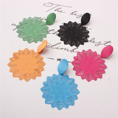 1 Paar Ohrstecker, übertriebenes Temperament, schlank, Gothic, zierlich, antiallergisch, Retro-Hohlblume, Tropfenohrringe, Modeschmuck