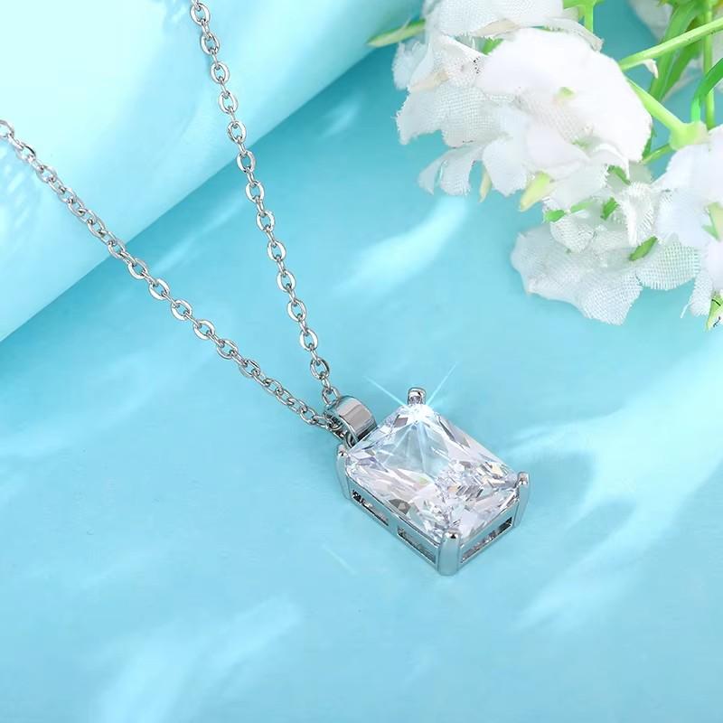 Huitan Minimalist Shiny Cubic Zirconia Pendant Necklace Noble Delicate Accessories Chic Fashion Simple Jewelry for Wedding Party