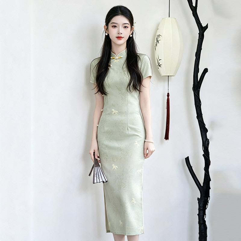 Yellow is sent to test the national style, new Chinese style, Suzhou long cheongsam, improved young women's high sense, daily can be worn in summer