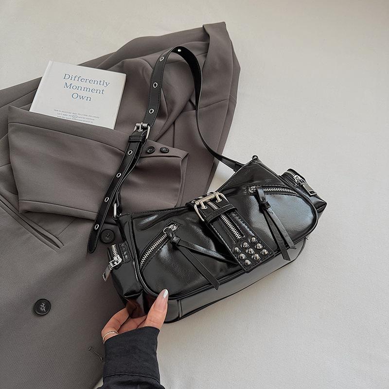 

Retro sweet and cool hot girl armpit bag female 2025 autumn new high-value locomotive bag commuter shoulder handbag