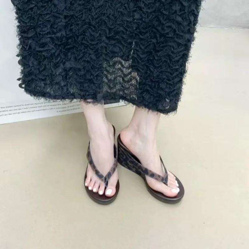 Summer New Style Summer Leopard Print Clip Toe Platform Wedges Women Slippers Fashion Thick Bottom High Heels Flip Flops Shoes
