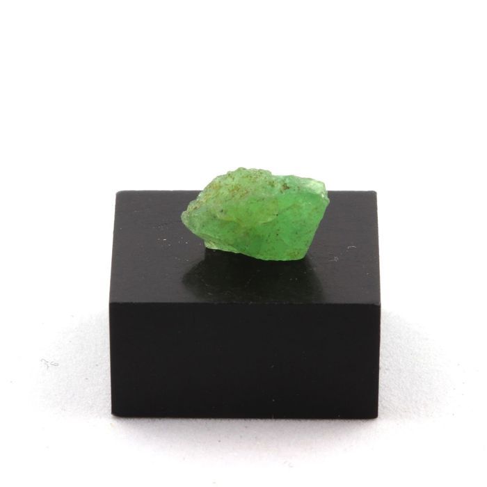 Pierres et Minéraux. Grenat Tsavorite. 3.75 ct. Manyara Region, Tanzanie.
