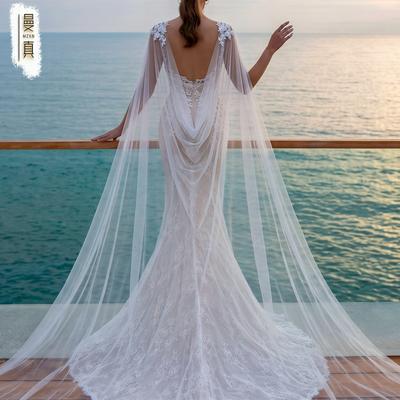 Capa de Tule com Renda Floral nos Ombros Cauda Longa de Catedral Véu de Noiva Branco Preto Duas Cores Costas Abertas Capa de Casamento para Noiva Fotos de Elopement