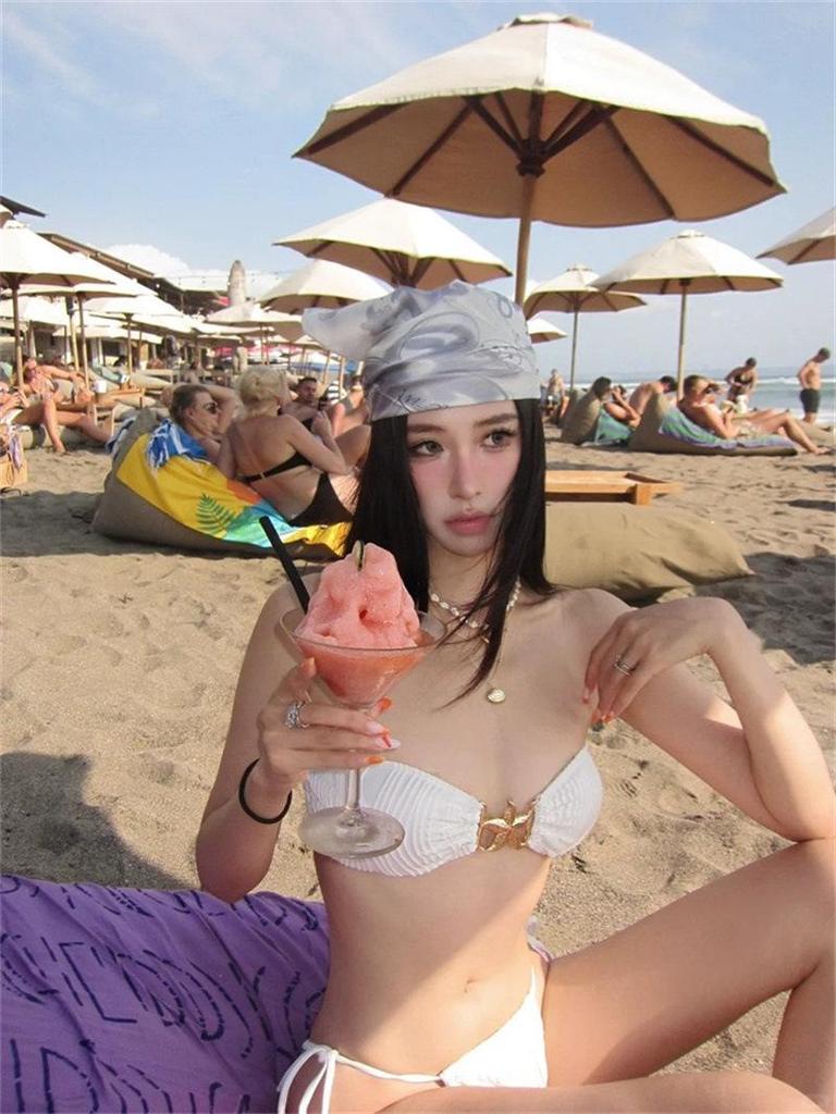 High-End Pure Desire Hot Spring Bikini: Sexy Split Swimsuit for Small Chest, Ins Style Swimwear