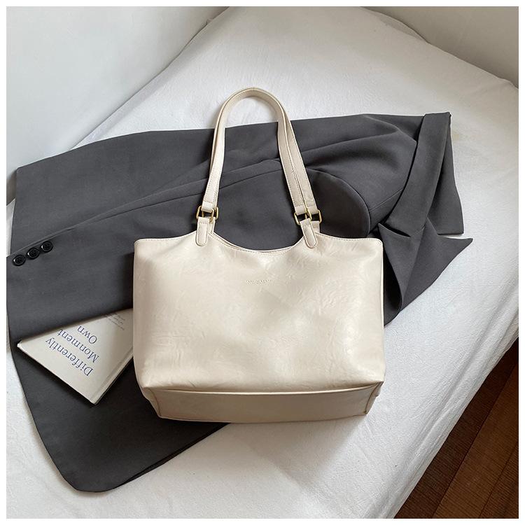 

Large capacity retro underarm bag women s 2025 autumn new trendy fashion shoulder bag casual class commuter tote bag