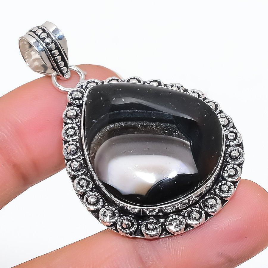 

Banded Agate Gemstone Handmade 925 Steling Silver Jewelry Pendant 1.81 SU-9671